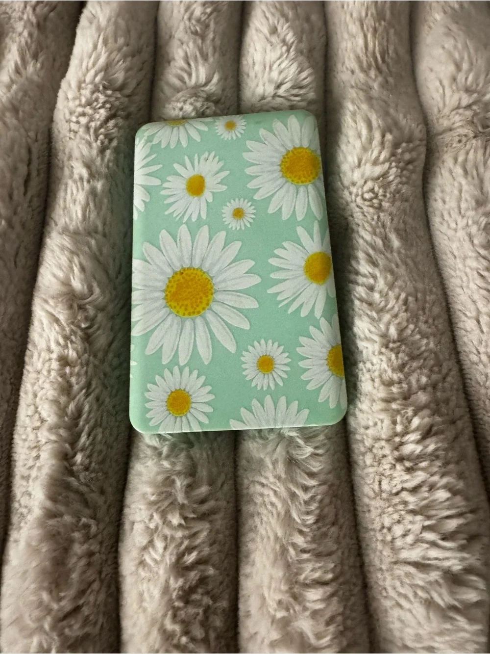 Daisy Pattern Mint Green Phone Power Bank